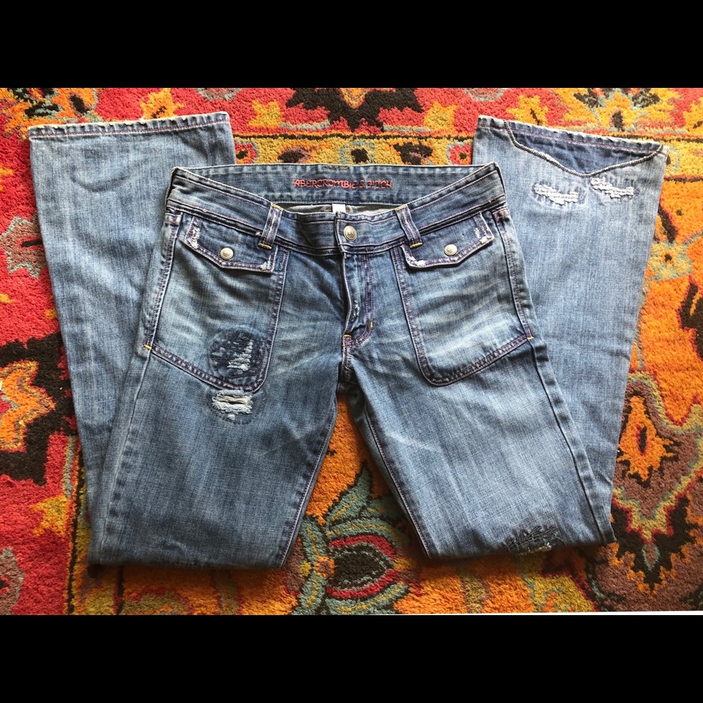 A&F Destroyed Bootleg Jeans, SZ 6